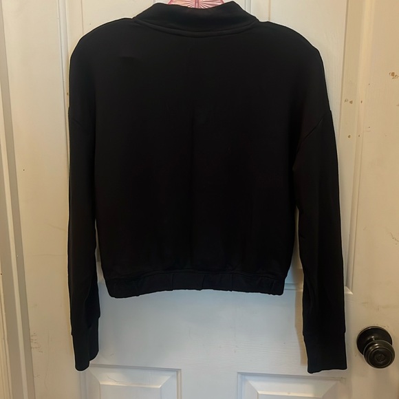 🦈 Gymshark Women’s Cropped Sweatshirt - Black - Medium - EUC - Picture 4 of 10
